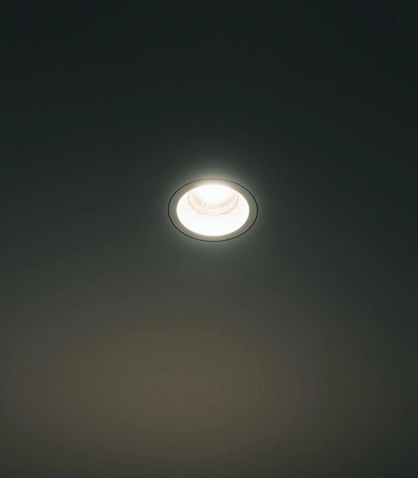 LED-inbouwspot in een woonkamer in Nijkerk